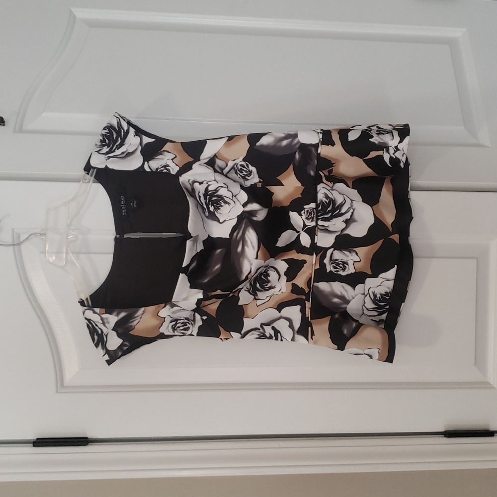 EUC White House Black Market Size 10 Floral Sleeveless Peplum top